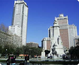 Cheap car hire Madrid - compare offers rent-a-car at Plaza de España, Madrid